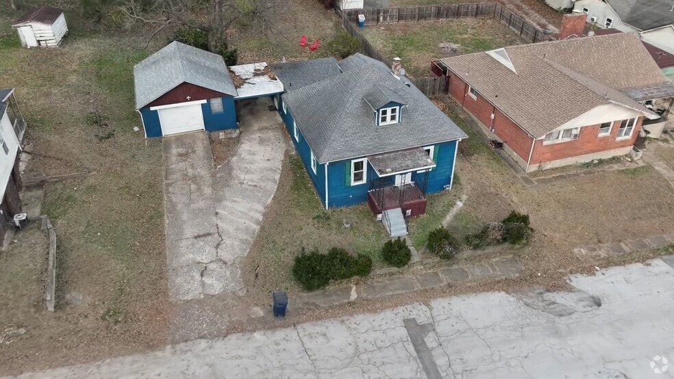 614 McKissock St, de Soto, MO 63020 - photo 2