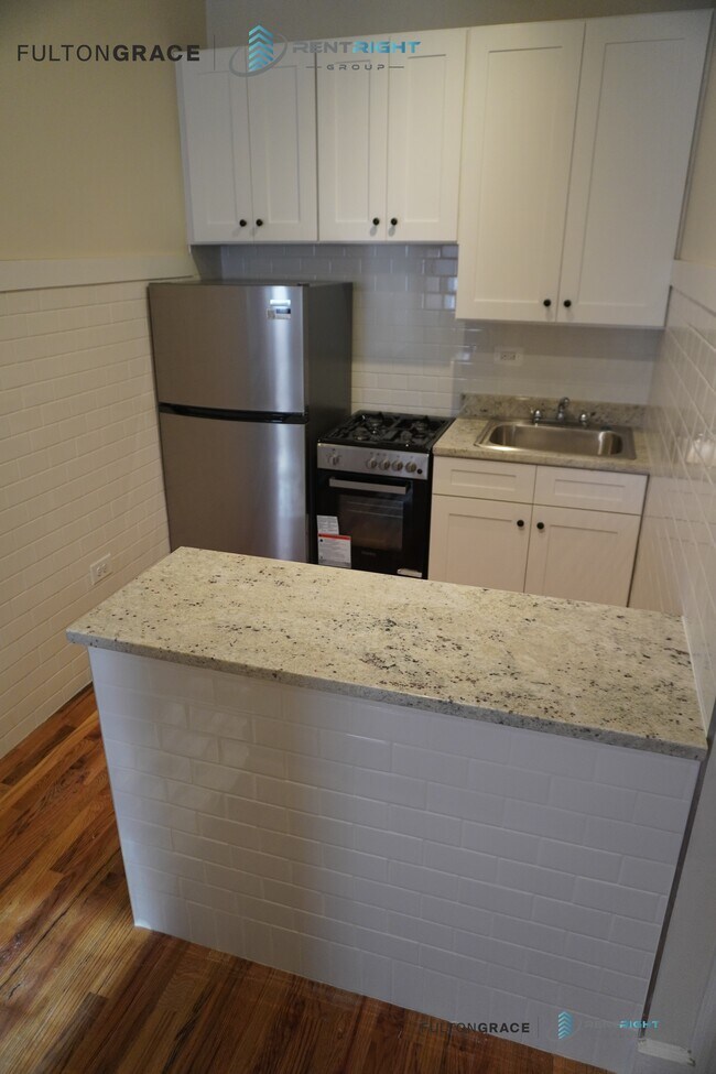 2063 W Lawrence Ave unit LL4, Chicago, IL 60625 - photo 2