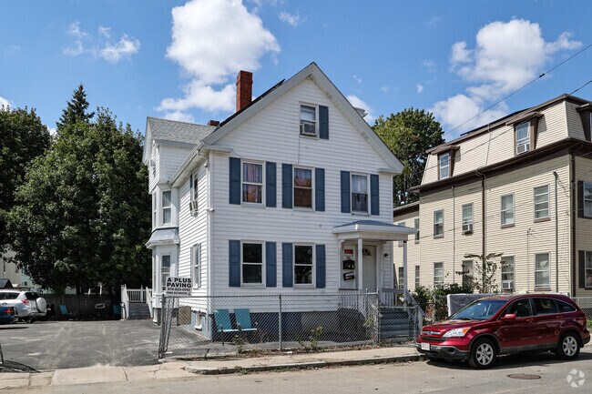 Duplexes appear frequently in Lower Avenues.