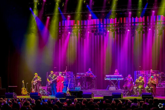 Coquina Key is only minutes from downtown St.Pete where you can see many concerts.