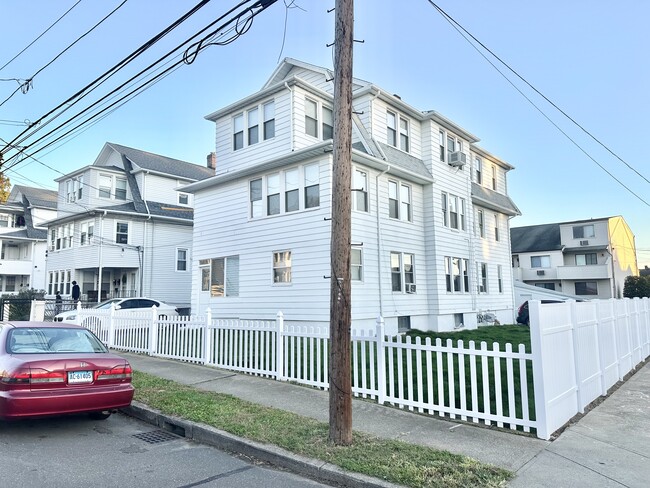 69 Tremont Ave unit 2, Bridgeport, CT 06606 - photo 3