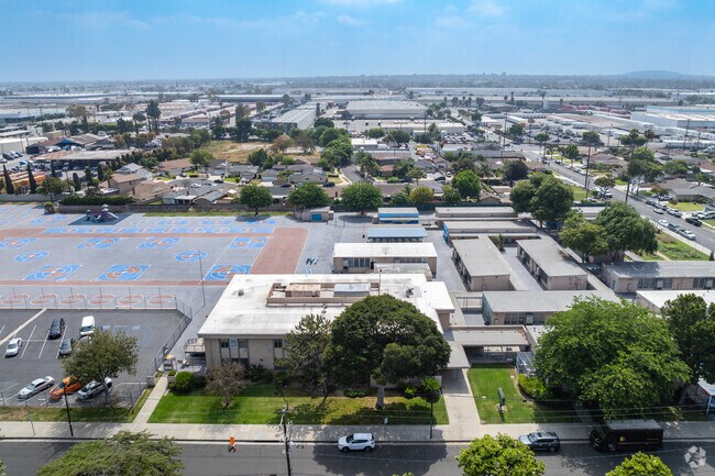 Del Amo Elementary School serves grades K-5th.