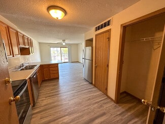 121 Beach Ave, Ames, IA 50014