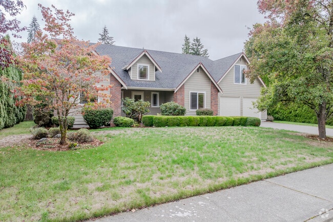 Many large traditional homes can be found inland from the lakes in The Lakes WA.