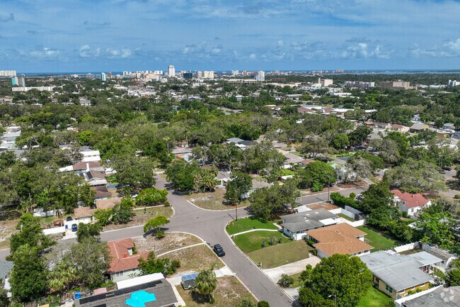 Clearwater Golf View is within walking distance of Downtown Clearwater.