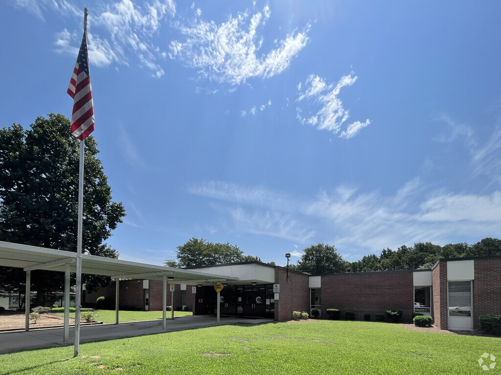 Turning Point Academy is located in the Pawtuckett neighborhood of Charlotte North Carolina.