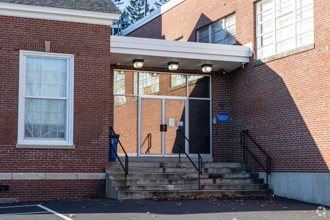 Rye Junior High School average class size is 10 to 1.