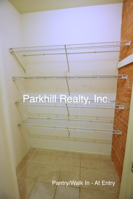410 W Pennsylvania Ave unit 500, Pen Argyl, PA 18072 - photo 4