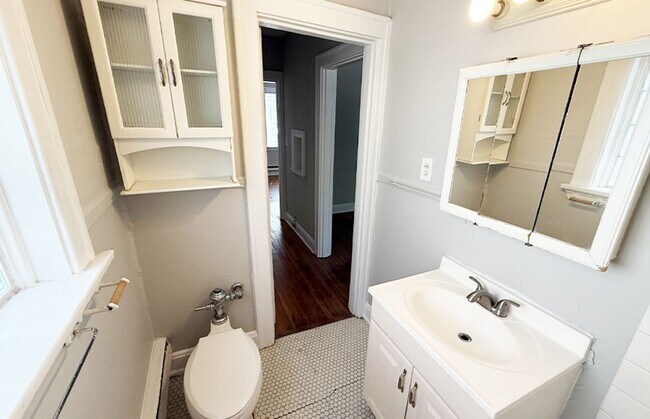 415 Probasco St unit 415-14, Cincinnati, OH 45220 - photo 3