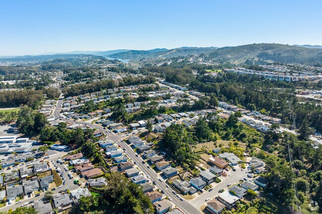 Surrounded by scenic hills, Monte Verde combines suburban tranquility with urban convenience.