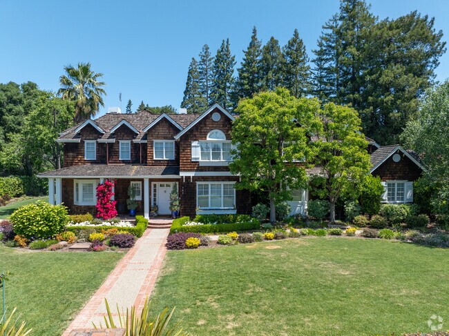 A new traditional style house in Lindenwood exudes modern charm within a picturesque setting.