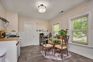 46 Garfield Ave Unit 2, Easthampton, MA 01027