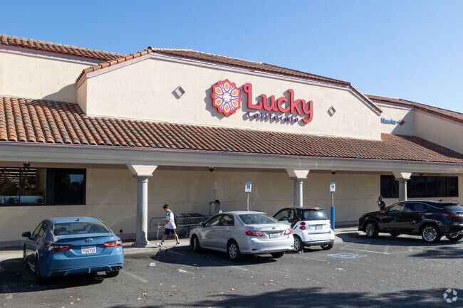 Lucky is a great option for your grocery shopping needs near Jackson Square.