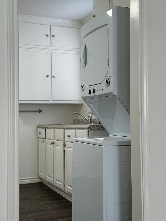 513 Eleanor Ave unit downstairs duplex, San Antonio, TX 78209 - photo 7