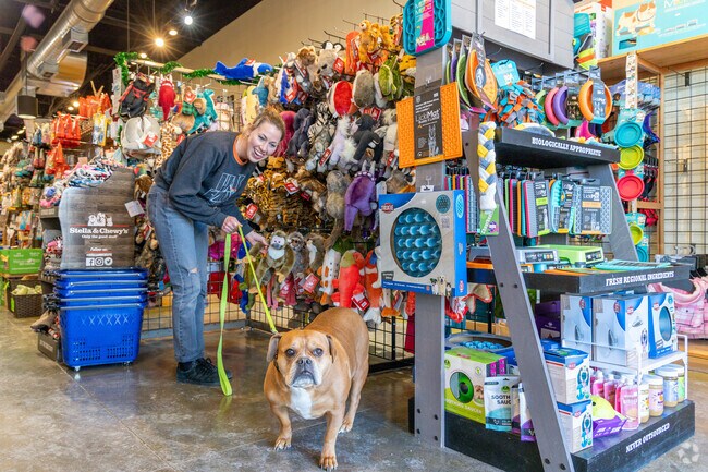 Pacific Meadows residents rely on quality pet supplies from Long Dog Fat Cat.