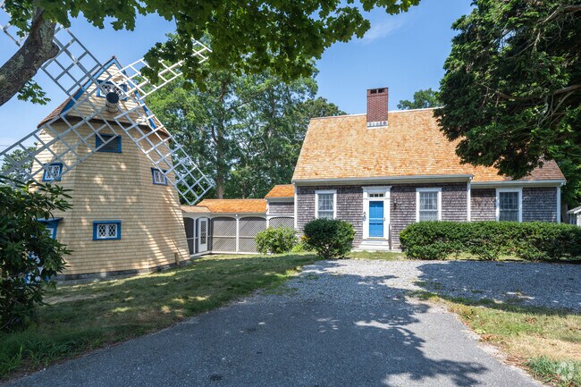 This Cod home in Cataumet has a unique addition.