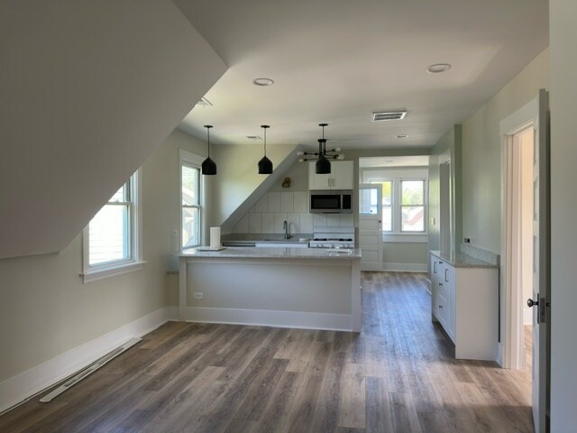 Living Room / Kitchen