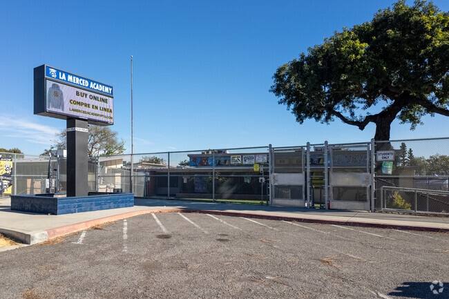 La Merced Intermediate is a walkable school in Montebello.