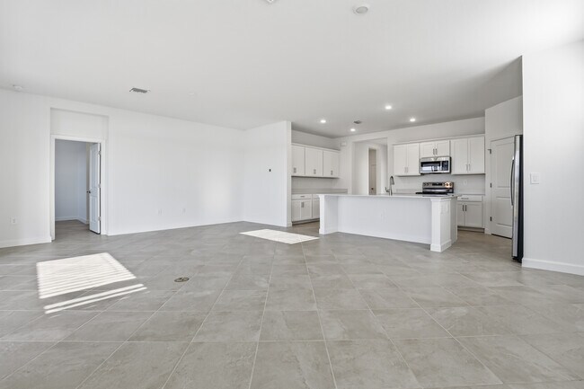 7919 Lakes Edge Ln, Port Charlotte, FL 33981 - photo 5