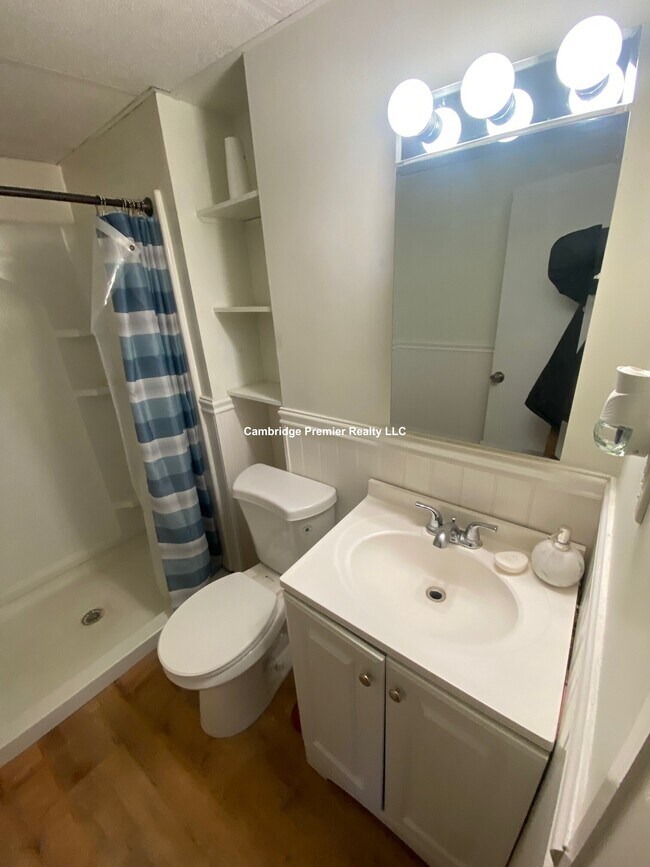 46 Almont St unit 3r, Medford, MA 02155 - photo 5