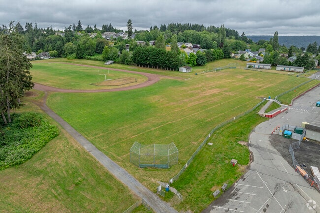 Poulsbo Middle School serves 692 students  with a 91.6% attendance rate.