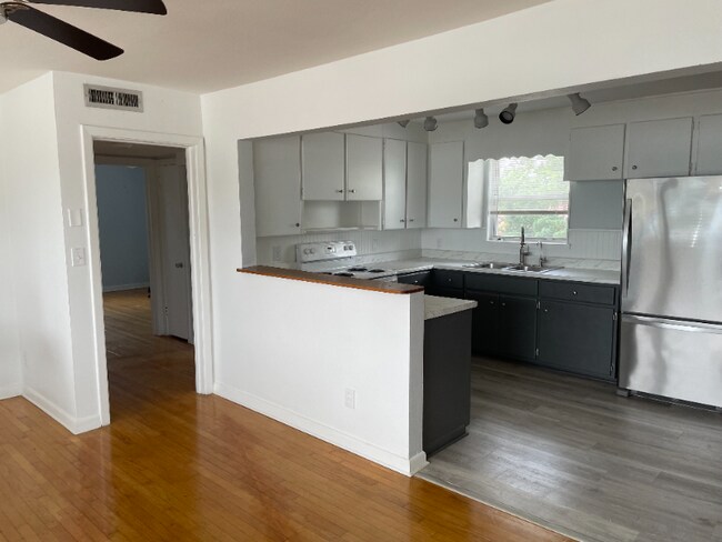 301 Oleander St unit 303 Oleander Street, Neptune Beach, FL 32266 - photo 6