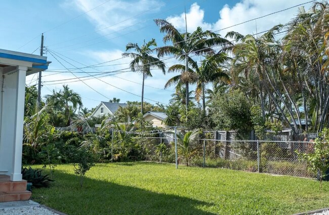 2513 Staples Ave unit B, Key West, FL 33040 - photo 4