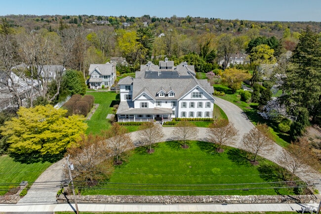 Oenoke Ridge Road offers large homes with some walkability to downtown New Canaan.