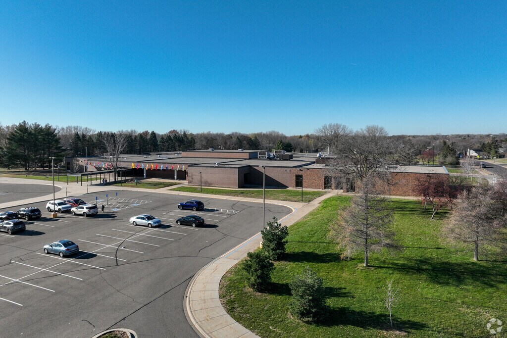 Diamond Path Elementary is ranked #12 in Minnesota Magnet Elementary Schools.