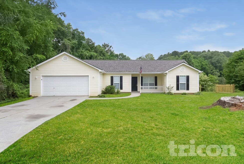 623 Bowling Ln, Winder, GA 30680 - photo 1