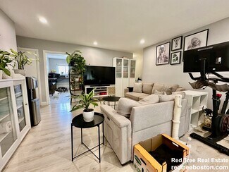 15 Westgate Rd, Boston College, MA 02467