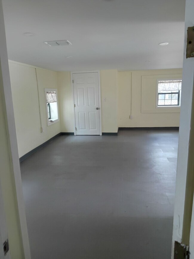 1143 S Virginia Ave unit MMI VA B, Mercedes, TX 78570 - photo 2