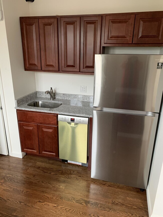 4 Garden Ct unit 4C, Boston, MA 02113 - photo 3