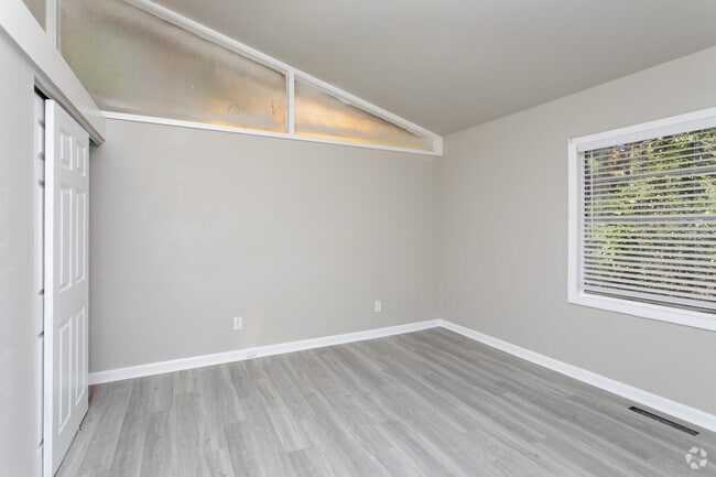 2BR, 2BA - 1400SF