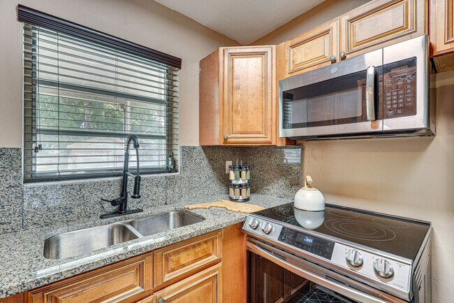 2934 NW 66th St unit ID1307107P, Miami, FL 33147 - photo 6