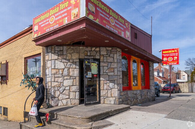 Loncheria Dona Tere is a great place to grab takeout in District 6.