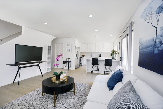 CitiZen South Bay on West 235th St., Torrance, CA 90505 - photo 2