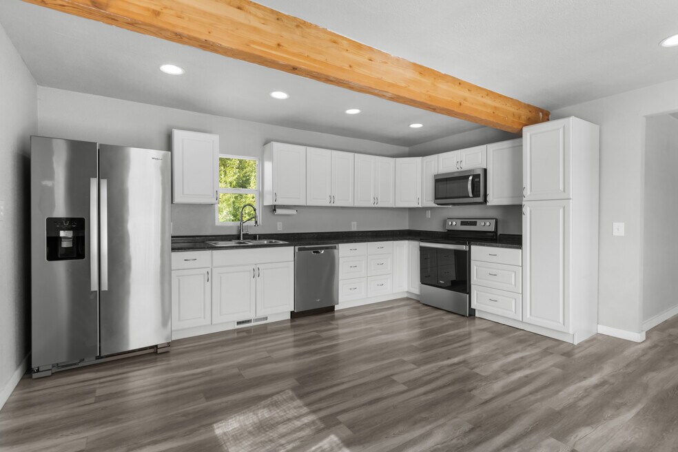 3265 Us Highway 2 W unit Upper, Kalispell, MT 59901 - photo 1