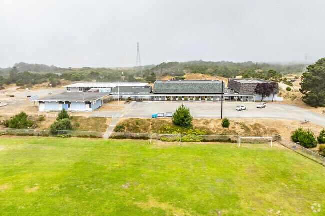 Peninsula Union Elementary School is a K-8 school in Samoa.