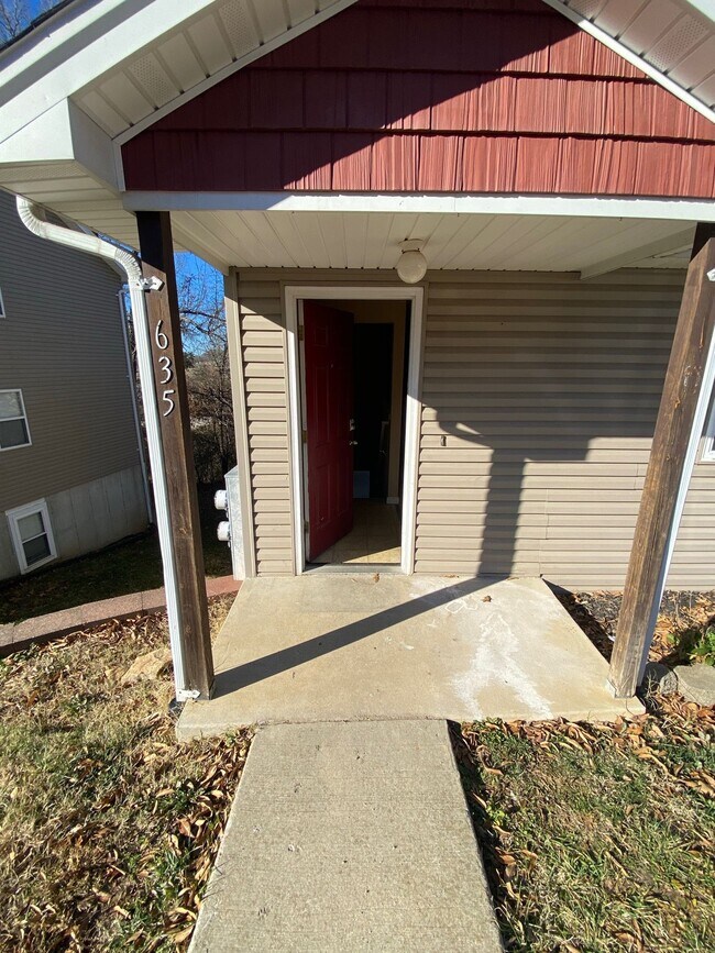 635 Palisades Dr Unit 635, Pacific, MO 63069