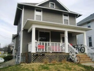 904 Iowa Ave, Iowa City, IA 52240