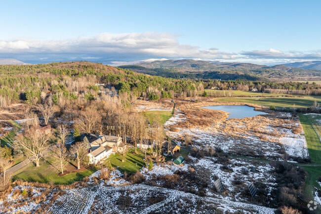 Williston offers scenic walks near parks, lakes, and quiet suburban streets for residents.