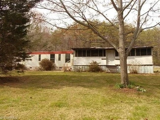 1110 Birdsong Rd, King, NC 27021