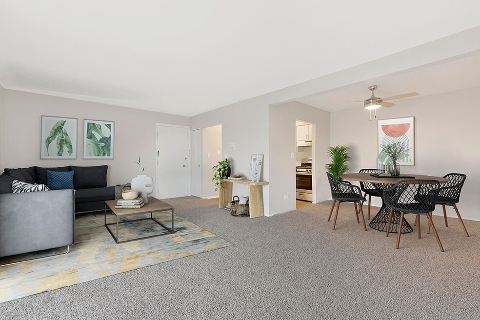 Hillcrest Apartments, Glen Ellyn, IL 60137 - photo 1