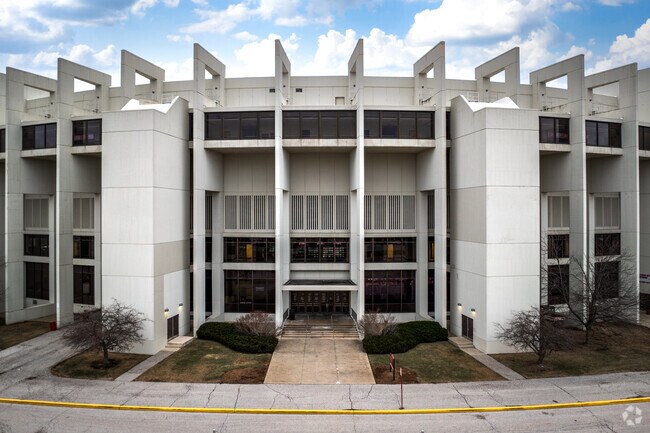 Many Hoosier fans also enjoy watching a basketball game at Simon Skjodt Assembly Hall in Bloomington.