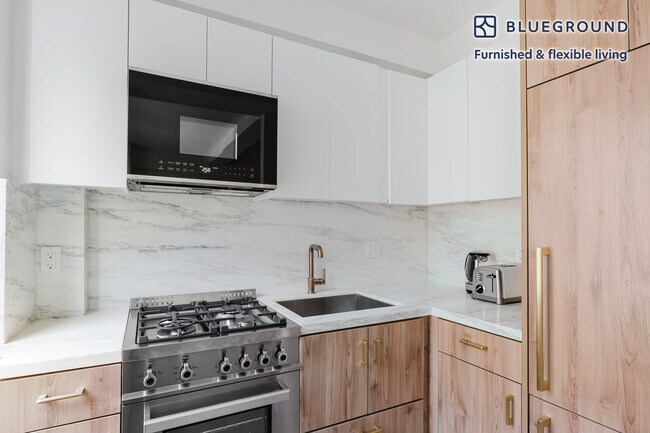 340 E 52nd St unit FL6-ID1528, New York, NY 10022 - photo 5