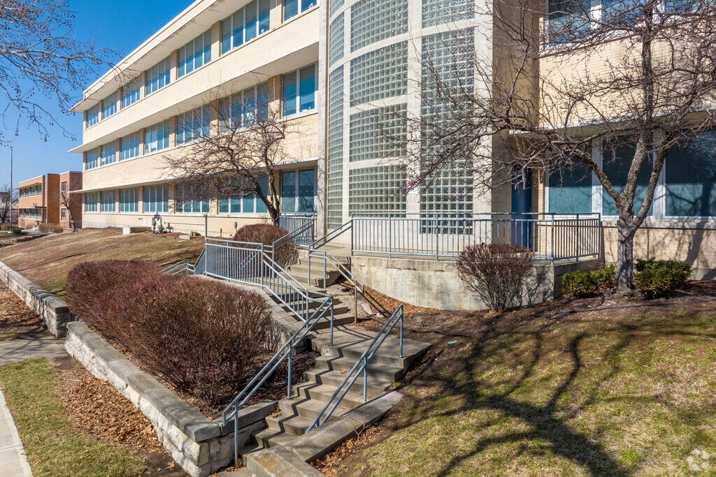 Embrace learning at the Foreign Language Academy in Broadway Gillham.