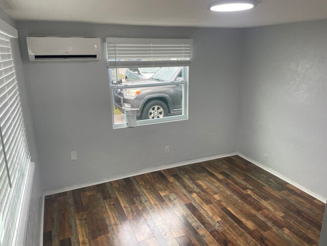 917 56th Ave N, Saint Petersburg, FL 33703 - photo 2