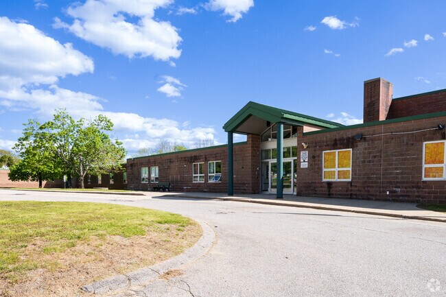 Charlton Elementary School provides a well-rounded education and promotes academic excellence.