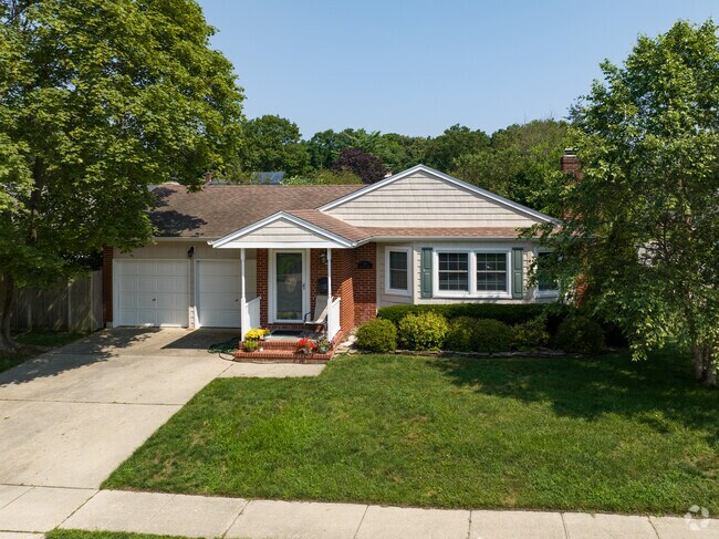Lovely ranch-style home in West Sayville.